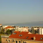 Kiki\'S Sea View Studio
